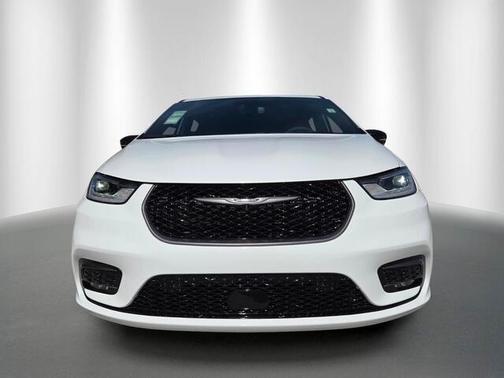 Bright White Clearcoat 2026 Chrysler Pacifica Select