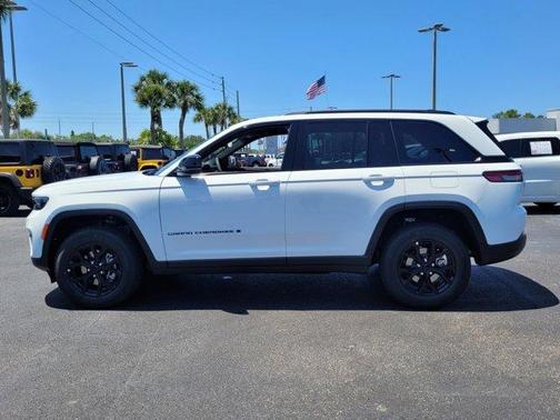 2025 Jeep Grand Cherokee Laredo