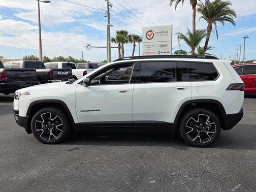 Bright White Clearcoat 2026 Jeep Cherokee Overland