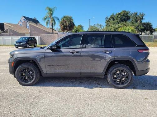2025 Jeep Grand Cherokee Laredo