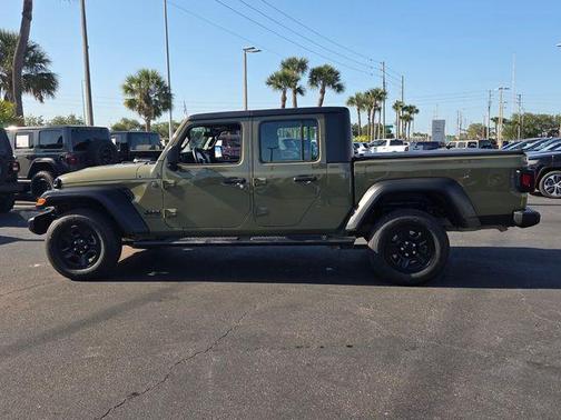 41 2025 Jeep Gladiator Sport