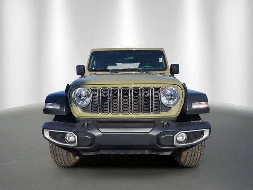 41 2025 Jeep Gladiator Sport