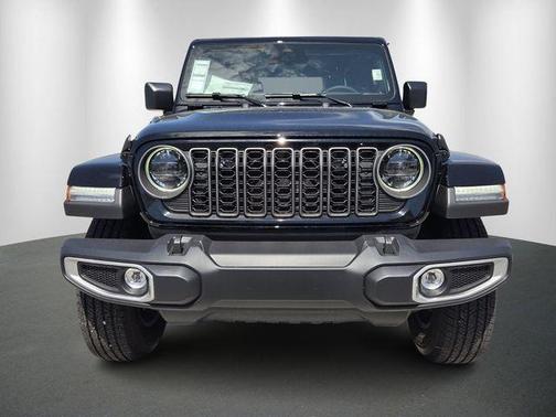 Black Clearcoat 2026 Jeep Gladiator Sport