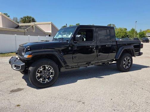 Black Clearcoat 2026 Jeep Gladiator Sport