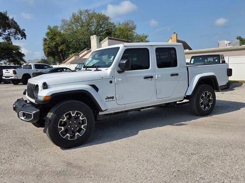 Bright White Clearcoat 2026 Jeep Gladiator Sport