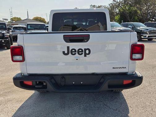 Bright White Clearcoat 2026 Jeep Gladiator Sport