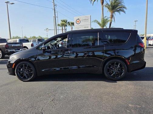 Diamond Black 2025 Chrysler Pacifica Limited
