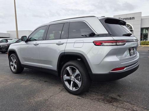 Silver Zynith 2026 Jeep Grand Cherokee Limited