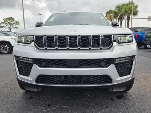 Silver Zynith 2026 Jeep Grand Cherokee Limited