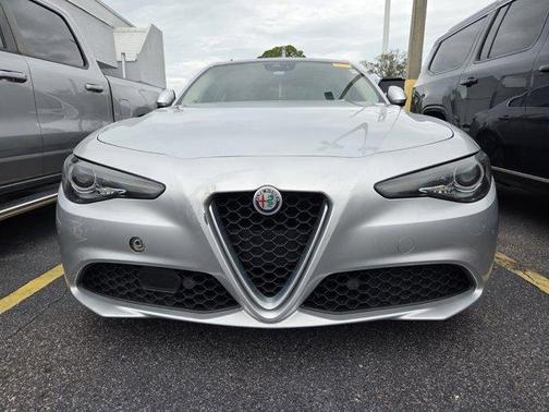 Silverstone Gray Metallic 2017 Alfa Romeo Giulia Ti