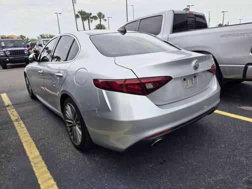Silverstone Gray Metallic 2017 Alfa Romeo Giulia Ti