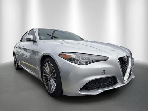 Silverstone Gray Metallic 2017 Alfa Romeo Giulia Ti