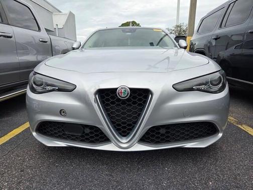 Silverstone Gray Metallic 2017 Alfa Romeo Giulia Ti
