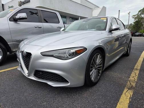 Silverstone Gray Metallic 2017 Alfa Romeo Giulia Ti