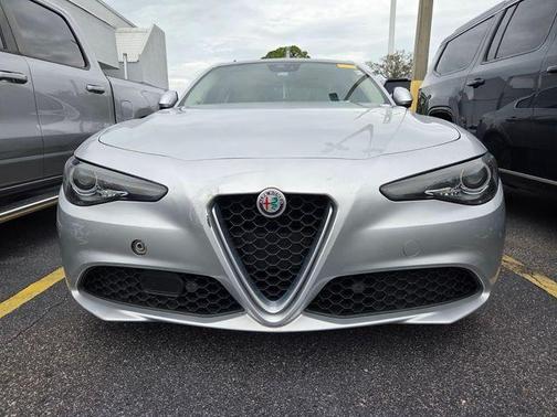 Silverstone Gray Metallic 2017 Alfa Romeo Giulia Ti