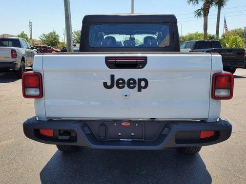 2025 Jeep Gladiator Sport