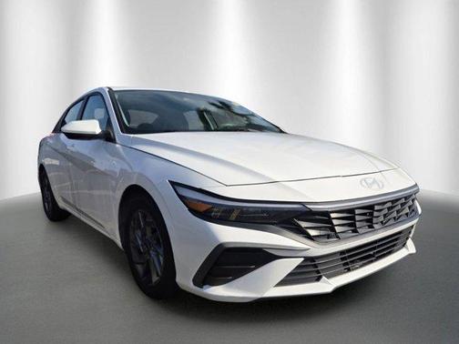 White 2024 Hyundai ELANTRA SEL