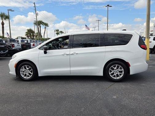 Bright White Clearcoat 2025 Chrysler Pacifica Select