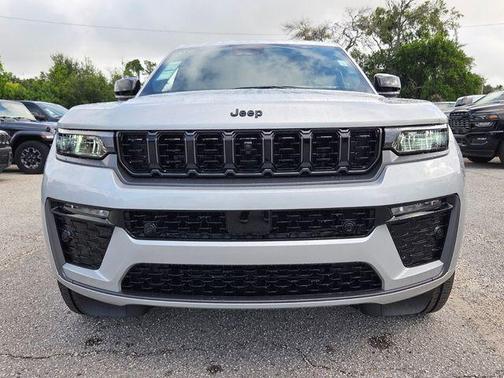 Silver Zynith 2026 Jeep Grand Cherokee Limited