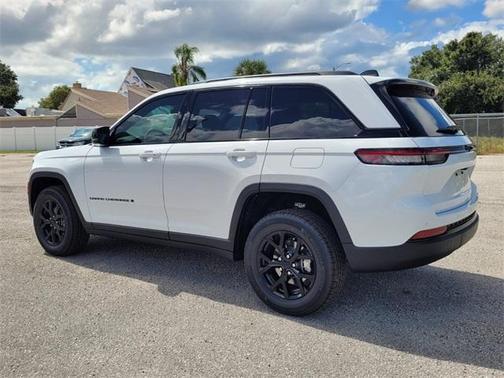 2025 Jeep Grand Cherokee Laredo