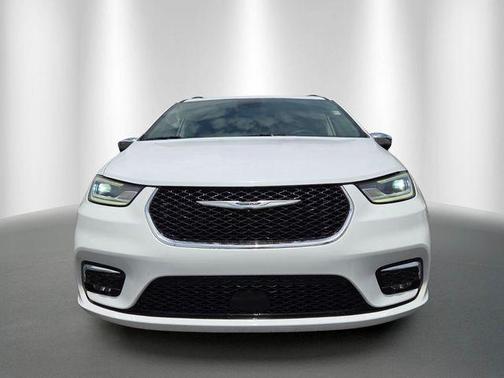 Bright White Clearcoat 2023 Chrysler Pacifica Hybrid Limited