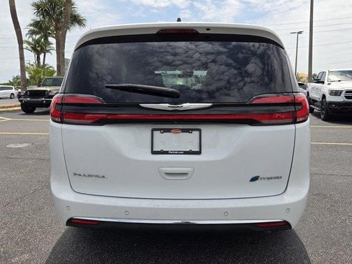 Bright White Clearcoat 2023 Chrysler Pacifica Hybrid Limited
