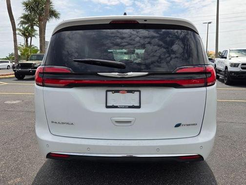 Bright White Clearcoat 2023 Chrysler Pacifica Hybrid Limited