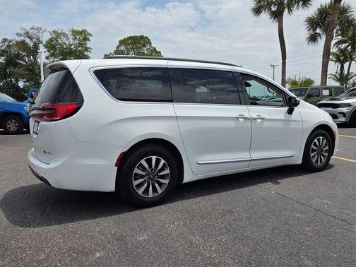 Bright White Clearcoat 2023 Chrysler Pacifica Hybrid Limited
