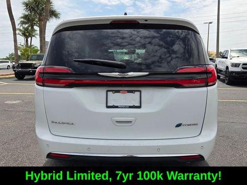 Bright White Clearcoat 2023 Chrysler Pacifica Hybrid Limited
