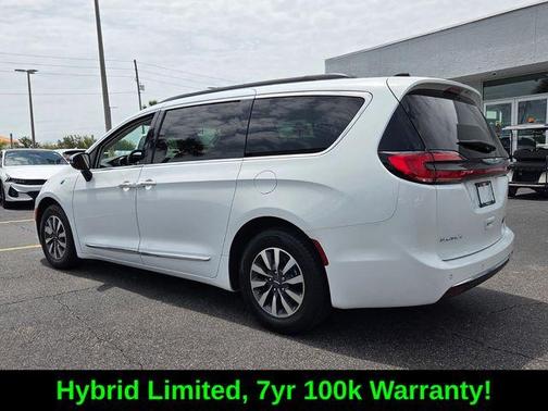 Bright White Clearcoat 2023 Chrysler Pacifica Hybrid Limited
