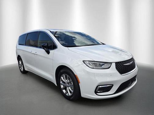 Bright White Clearcoat 2026 Chrysler Pacifica Limited
