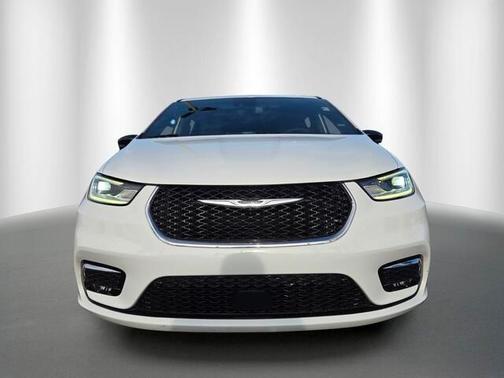 Bright White Clearcoat 2026 Chrysler Pacifica Limited