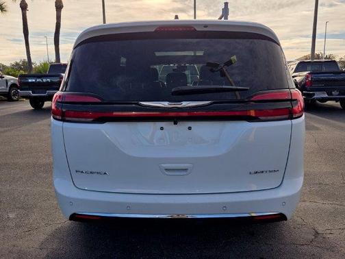 Bright White Clearcoat 2026 Chrysler Pacifica Limited