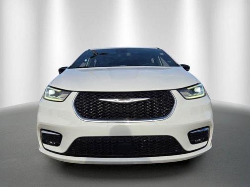 Bright White Clearcoat 2026 Chrysler Pacifica Limited