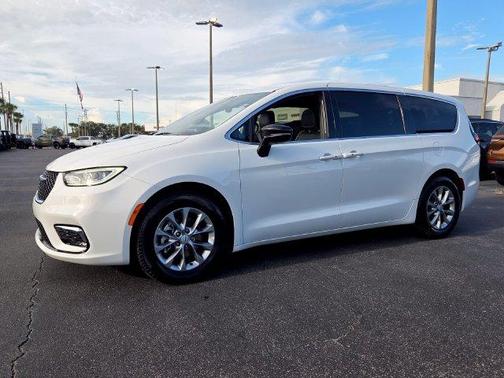 Bright White Clearcoat 2026 Chrysler Pacifica Limited