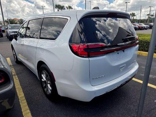 Bright White Clearcoat 2026 Chrysler Pacifica Limited