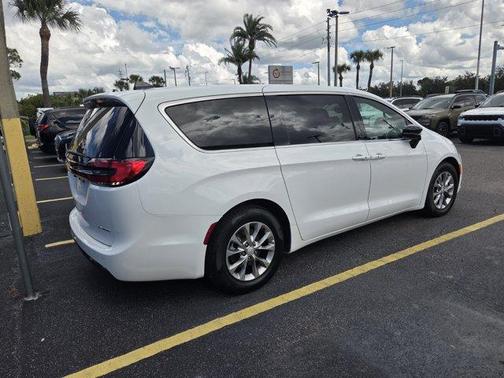 Bright White Clearcoat 2026 Chrysler Pacifica Limited