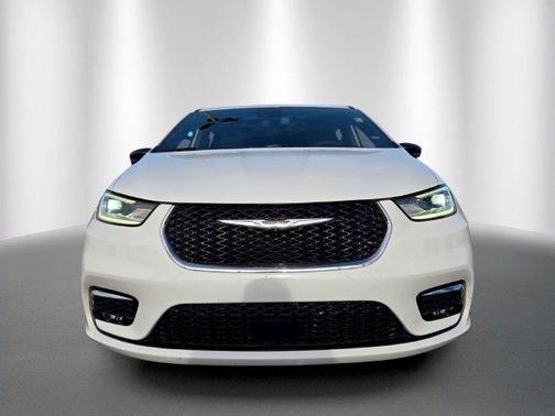 Bright White Clearcoat 2026 Chrysler Pacifica Limited