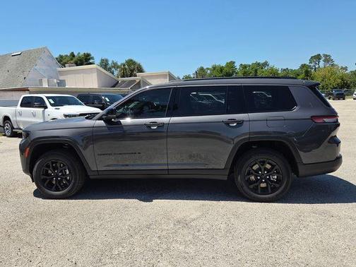 Metallic 2026 Jeep Grand Cherokee L Laredo