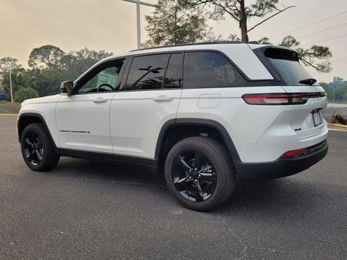 2025 Jeep Grand Cherokee Laredo
