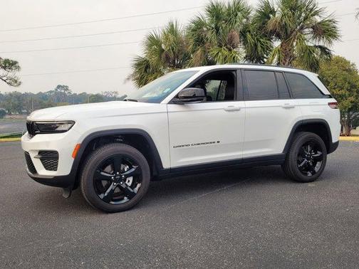 2025 Jeep Grand Cherokee Laredo