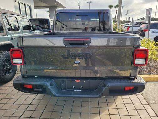Granite Crystal Clearcoat Metallic 2026 Jeep Gladiator Sport