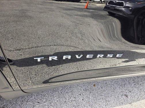 Mosaic Black Metallic 2025 Chevrolet Traverse LT