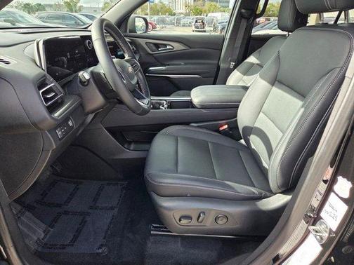 Mosaic Black Metallic 2025 Chevrolet Traverse LT