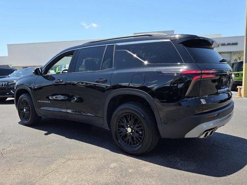 Mosaic Black Metallic 2025 Chevrolet Traverse LT