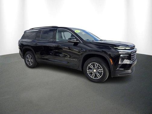 Mosaic Black Metallic 2025 Chevrolet Traverse LT