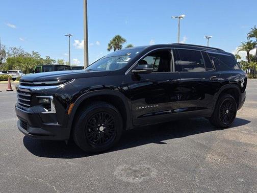 Mosaic Black Metallic 2025 Chevrolet Traverse LT