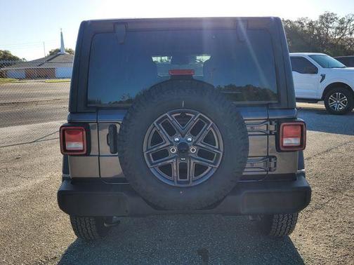 Granite Crystal Clearcoat Metallic 2026 Jeep Wrangler Sport