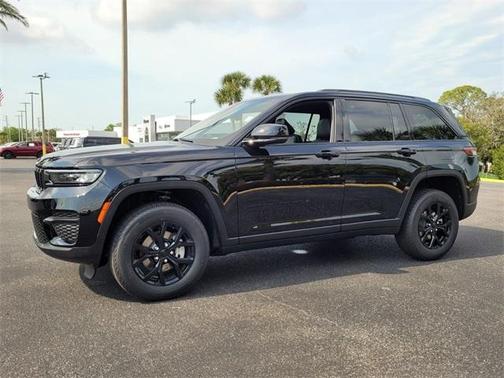 2025 Jeep Grand Cherokee Laredo