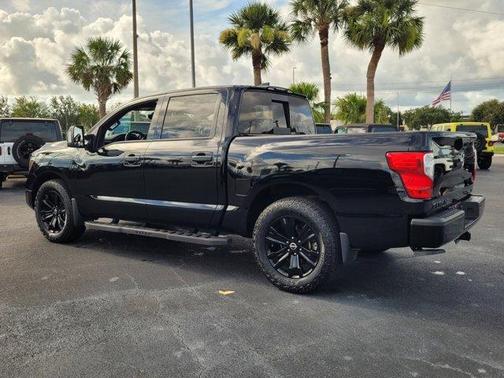 2023 Nissan Titan SV